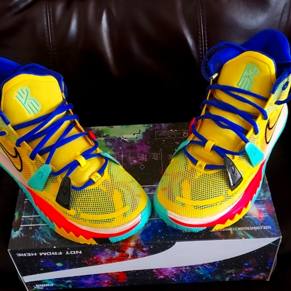 Rare one world one people colorway kyrie 7 size 10.5